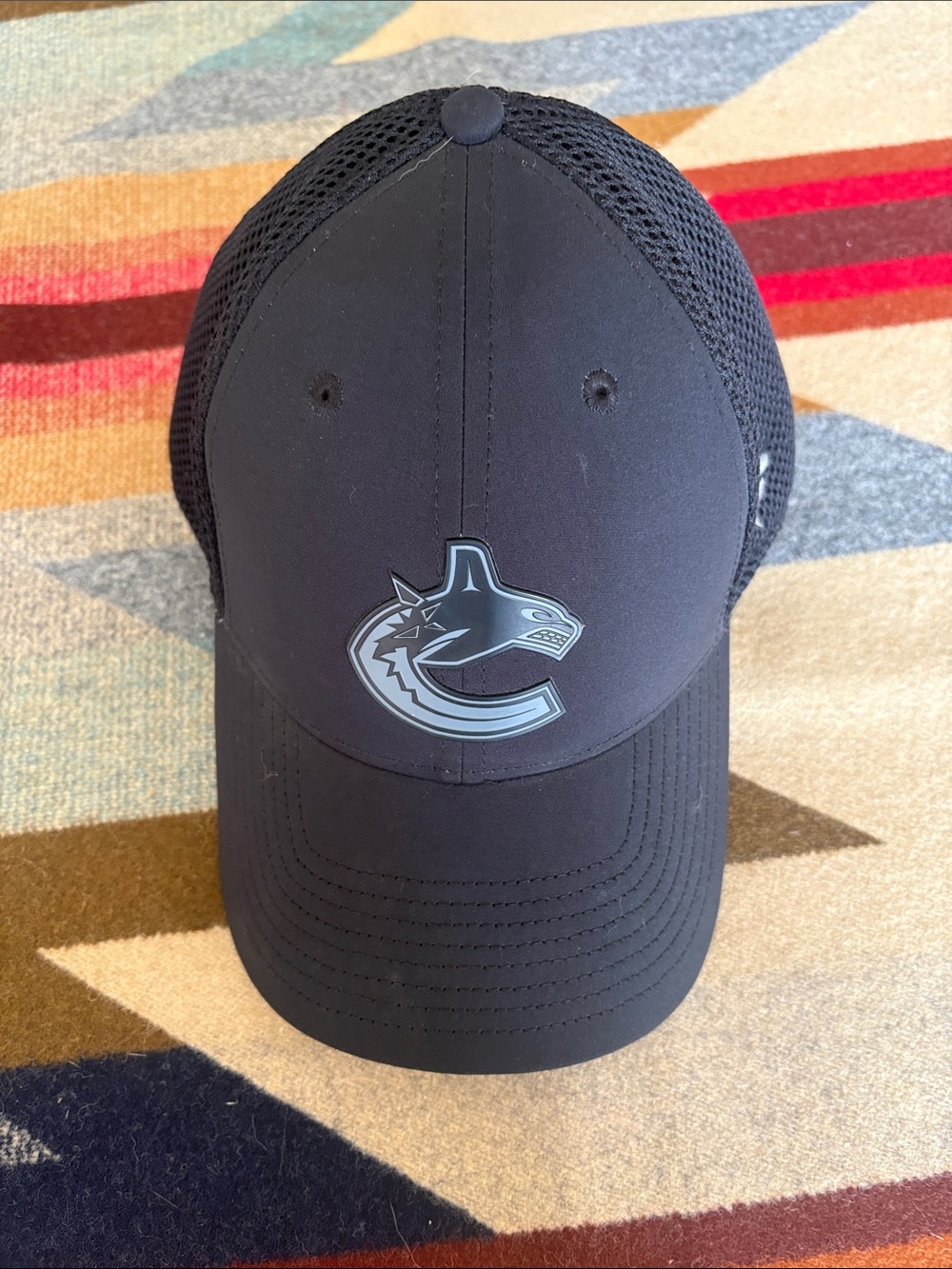 NHL Vancouver Canucks Logo Trucker Cap - Black
